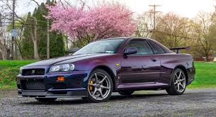 Interior is relatively stock to maintain streetability. Another Rare 1999 Nissan Skyline Gt R V Spec In Midnight Purple Ii Is Up For Sale Carscoops