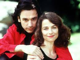De nombreuses images d'archives et des interviews de proches complètent les confidences de cet artiste, dressant ainsi un tableau complet de son œuvre et de sa vie. Jean Michel Jarre Se Confie Sur Son Ex Compagne Charlotte Rampling Femme Actuelle Le Mag