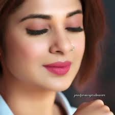 Jennifer Winget Follow Me For More Navshin Shaikh Jennifer Winget Girls With Nose Rings Simple Makeup Looks