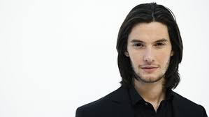 I tagli di capelli uomo per il 2021 sono tantissimi e tutti diversi fra loro: Capelli Lunghi Uomo Capelli Uomo Come Curare I Capelli Lunghi Uomo