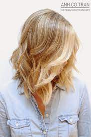 Give the hair volume and tousle it if you have thin strands. 25 Medium Length Hairstyles For Moms You Ll Want To Copy Now Hair Styles Medium Length Hair Styles Medium Hair Styles