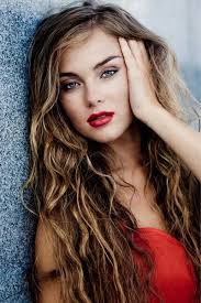 However, waves created with curling devices and heat appliances require more time and styling products for hold. Layered Haircuts For Long Wavy Hair 2017