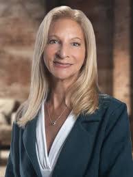 Claudia Ryan's Instagram, Twitter & Facebook