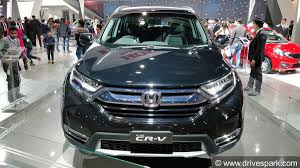 As you can see from the images the photo proof of the interior is lacking because the drivers made sure the spies can see a thing. Honda Cr V 2018 Top Features New Exterior Interior Design Diesel Engine More Drivespark News