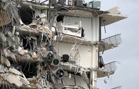 « ce que je peux vous dire, c'est que le bâtiment a 12 des photos et des vidéos de la scène montrent que l'effondrement a touché la moitié de la tour. E6nqqhtpjfkd0m