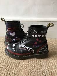 Our ambassadors are a diverse group of people who inspire, each in their own sphere and performance level, with a common goal to inspire you to do more than you. 60 Docs Ideen In 2021 Schuhe Stiefel Dr Martens Stiefel