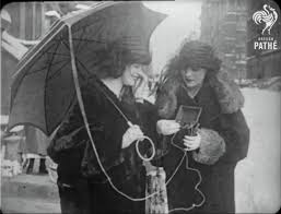 Es habe genau 23 sekunden gedauert, die aufnahme auf kassette zu speichern, erzählt sasson. Video Zeigt Erstes Mobiltelefon Der Welt Aus Dem Jahr 1922 Pocketnavigation De Navigation Gps Blitzer Pois