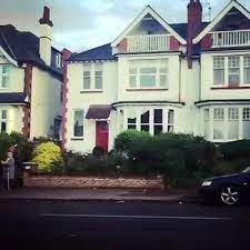 Inside the stylish family home of i'm a celebrity star kate garraway, 52, is a journalist and television and radio presenter. Kate Garraway Joins Neighbours In Clap For Carers Outside Her Home Video Dailymotion