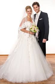 Bei brautkleid verkaufen haben sie 10x mehr chancen für ihr gebrauchte brautkleid zu verkaufen, und sie werden es verkaufen 30x schneller! Theresa Burger Inez Lutz 1983 Moritz Van Norden Daniel Fumffrock 1978 Staffel 7 Sturm Der Liebe Braut Brautpaar