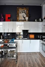 Murs Noirs Et Deco Eclectique So London Interieur De Cuisine Cuisine Noire Cuisine Appartement
