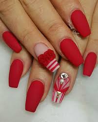 Seguramente cada vez que te imaginas unas uñas rojas, piensas ese bonito rojo escarlata brillante. Mindy Hardy Nails On Instagram Be Merry And Bright Just Loved These Nails So Much I Had To Post Again Mera Red Nails Valentines Nails Coffin Shape Nails