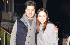 Riza Sarraf Ve Ebru Gundes Ten Sozcu Yazarina Dava Tarafsiz Hur Ozgur Gercekten Size Haber Size Haber Unluler Dugun Sarkici