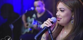 A las bachateras se le ha complicado "la pegada" más que a los hombres