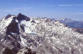 S'il ne fait pas le poids avec le cervin question majesté, le weisshorn, avec ses trois arêtes. Top 10 Des Plus Hauts Sommets Des Pyrenees Francaises Vacances Vues Du Blog