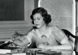 Philip, named duke of edinburgh, intended to continue his career in the navy. Die Erste Liebe Der Konigin Wen Elizabeth Anstelle Von Prinz Philip Heiraten Konnte Uberalles