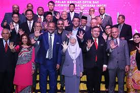 Pejabat timbalan perdana menteri, aras 4, blok barat, bangunan perdana putra, pusat pentadbiran kerajaan persekutuan, 62502 putrajaya. Galeri Foto Album Majlis Pelancaran Pelan Gentian Optik Dan Kesalinghubungan Negara Nfcp Oleh Yab Timbalan Perdana Menteri Di Pusat Konvensyen Antarabangsa Putrajaya Pada 19 September 2019 Image Majlis Pelancaran