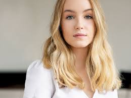 La comédienne Émilie Bierre: talent en éclosion