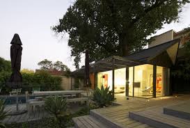 Pools are wonderful amenities for recreation and fitness, but what if you're building in an area with distinct seasons? South Yarra Pool House By Artillery
