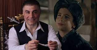 Sedat peker'in oğlu boğaçhan talha peker dizinin geçen akşam yayınlanan yeni bölümünde rol aldı.diriliş ertuğrul'un 32.bölümünde sedat peker'in 7 yaşındaki oğlu boğaçhan talha peker dizide konuk oyuncu olarak rol aldı. Sedat Peker In Oglu Savasmak Istedi