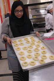 Tanpa menggunakan banyak gula dan menggunakan toping sayur dan buah, sajian donat kali ini akan lebih enak dan sehat. Akademi Pariwisata Majapahit Dosen Tamu Akpar Majapahit Dari Inna Roti