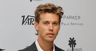 Austin Butler Goes Viral for Comments About His 'Friend' Urging Him to Play  Elvis