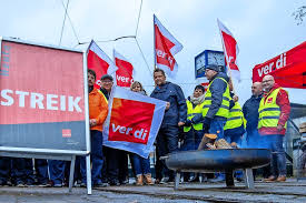 Wir streiken deshalb, weil die firma unsere gehälter nicht verbessert hat. Fahrer Der Rsag Streiken In Rostock Tarifverhandlungen Werden Fortgesetzt