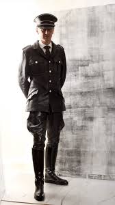pin auf men in leather