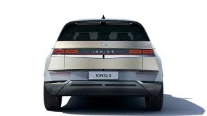 Ioniq 5 users only need to charge the vehicle for five minutes to get 100 km of range, according to wltp. Hyundai Ioniq 5 Goes After The Bmw Ix3 Electric Suv The Automobile Blog