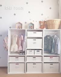 子ども部屋の収納 は おもちゃや洋服 学校の道具など荷物も増えがち 片付けが苦手な子どもだと部屋もちらかってしまうことも多いのではないでしょうか ちょっとした工夫やアイディアで 子ども部屋の 収納が簡単で使い勝手もよく 子どもが自主的に片付けてくれるように