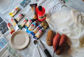 I decided to try to make my own stamp out of a potato mimicking the sea urchin design… How To Create Unique Fabric Prints With Veggies