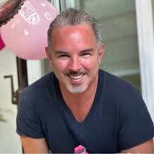 Dave Ghashghai's Instagram, Twitter & Facebook