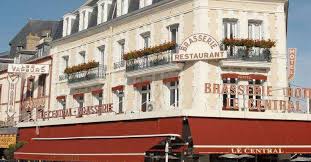 Les Mouettes Atmosphere And Bistro Specialties In Trouville