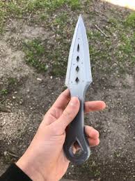 Not every character has an heirloom, as only wraith, bloodhound, and octane have been handed heirlooms in the form of the kunai, raven's bite, and. I Knew I Would Never Get Wraiths Heirloom In Game So I Had A Friend 3d Print Me One Irl Consider This An Act Of Defiance Respawn Apexlegends