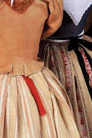 Villa Rosemaine Textiles Et Costumes Anciens Mode Du Xviiie Siecle Mode Traditionnelle Vetement Traditionnel