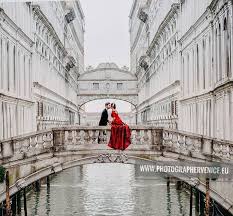 Manisol wedding is the partnership of selene and alba; Pre Wedding Venice Photo Shoot Venice Photos Prewedding Photography Pre Wedding Photoshoot