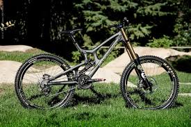 The racer who chooses a v10 is the recipient of every bit of work and puzzling that's gone into the syndicate's race bikes. Top 5 Factory Fastest Review Santa Cruz V10