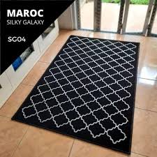 Sayangnya, harga karpet lantai ini sangat mahal yaitu sekitar rp4,5 juta karena selain menggunakan bahan wol juga dibuat dengan proses handmade. Jual Maroc Silky Galaxy Bw 100x150 Sg04 Karpet Lantai Permadani Bulu Tebal Terbaru Juli 2021 Blibli