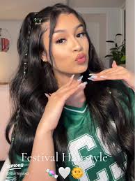 Trendy & Easy Hairstyles to Complement Your Fair Hair This Festival Season