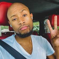 A mini cooper club to be exact. Somizi S Husband Mohale Motaung Klaps A Fan Hard Mgosi