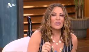 Η ναταλία γερμανού ανανέωσε την εμφάνισή της αλλάζοντας το look των μαλλιών της. Natalia Germanoy To Aixmhro Sxolio Gia Thn A8hna Xrysantidoy Zox Gr