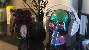 G733 is wireless and designed for comfort. Logitech G733 Lightspeed Wireless Rgb Gaming Headset Review Pc Gamer