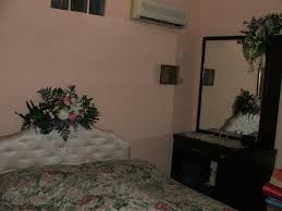 Apapun tipe dan desain rumah sederhana yang anda pilih untuk memulai hidup baru bersama pasangan anda, pastikan rumah itu menjadi awal yang baik. Facebook