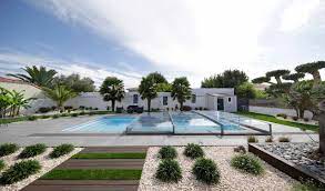 Cet équipement est également un élément de sécurité. Abri Piscine Semi Plat Modeles Telescopiques Coulissants Renoval
