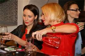 Je také známá z projektu 3v1, na kterém spolupracuje s veronikou arichtevou a nikol štíbrovou. Martina Partlova Prozradila Pohlavi Miminka 3v1 Budou Konecne Kompletni Maminka Cz