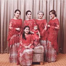 13 model kebaya kutu baru brokat modern hijab kebaya modern 2020 model baju brokat terbaru. Kebaya Brokat Modern Sarung Lagosi 26 Best Kebaya Images On Pinterest Kebaya Indonesia