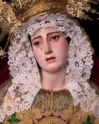 MARÍA SANTÍSIMA DE LOS DOLORES VESTIDA PARA EL DÍA DEL SEÑOR. Nuestra  titular, la Santísima Virgen de los Dolores, ha sido vestida para los  próximos cultos en honor al Santísimo Sacramento y