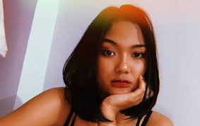 Cuek Diledek Video Panas dengan Ariel NOAH, Marion Jola Tampil Cantik Pakai  Make Up Freckles