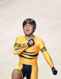 10 tahun menunggu akhirnya the pocket rocketman memenangi pingat emas pertama di track. Azizulhasni Menang Emas Acc