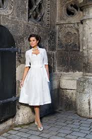 Ein brautkleid ist für jede frau etwas ganz besonderes. Susses Kurzes Trachtenbrautkleid Gossl Braut Dirndl Dirndl Hochzeit Dirndl Brautkleid