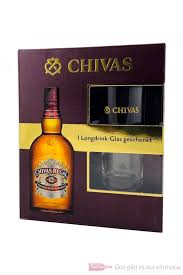 Dieser whisky ist ein 12 jahre alter blend, der aus verschiedenen schottischen malt und grain whiskys komponiert wird. Chivas Regal Whisky 12 Jahre Mit Glas 40 0 7l